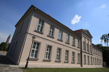 Neustrelitz, Kavaliergebäude im Schlossgarten der einstigen Residenzstadt