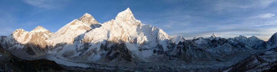 Fototapeta na wymiar Evening panoramic view of Mount Everest
