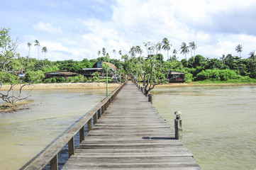 Obraz premium Wooden pier on summer season - Wooden pier in Kho mak, Thailand