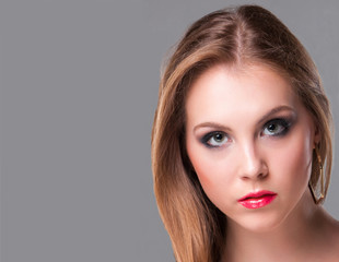 Naklejka premium Close-up portrait of sad beautiful girl