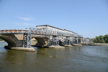 Fototapeta premium Steinerne Brücke in Regensburg
