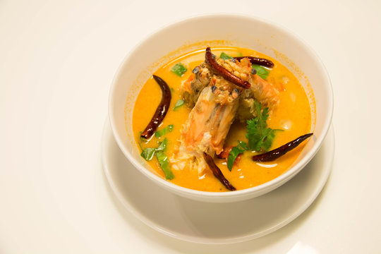 Tom Yum Goong - Thai hot and spicy soup with shrimp