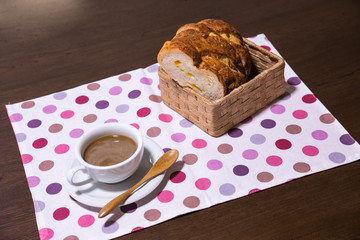 フランスパンとホットコーヒー