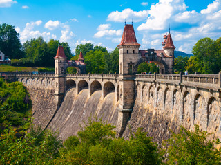 Historical dam Les Kralovstvi
