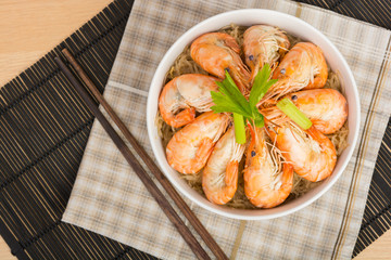 baked vermicelli with shrimp in wood dish