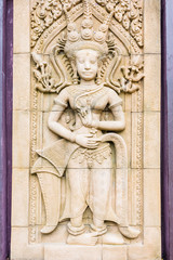 Fototapeta na wymiar Apsara carvings statue on the wall of Cambodian art