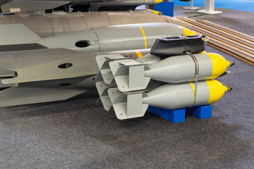 Fliegerbombe mit Stabilisationsflügel