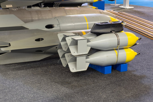 Fliegerbombe mit Stabilisationsfl&uuml;gel