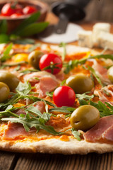 Pizza with prosciutto