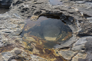 Klares Wasser auf Stein