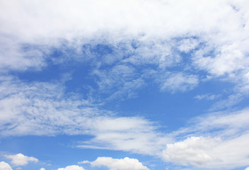 Obraz premium Clouds in the blue sky