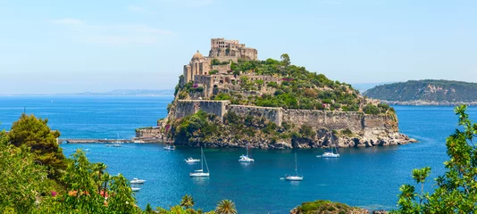Photo sur Plexiglas Naples Château d& 39 Aragon. Hiéron Ier de Syracuse a construit la forteresse en 474 av. J.-C. Île d& 39 Ischia