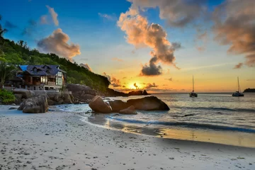 Photo sur Plexiglas Plage tropicale Anse Takamaka - Plage paradisiaque sur l& 39 île tropicale de Mahé aux Seychelles
