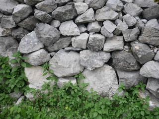 old stonw wall