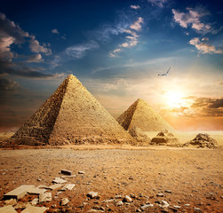 Sunset over pyramids - obrazy, fototapety, plakaty