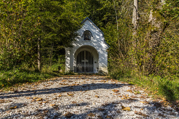 Kleine Kapelle am Ende des Weges in der Maisinger Schlucht
