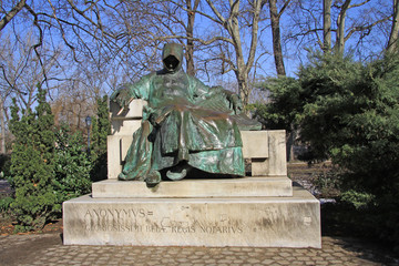 Obraz premium Statue of Anonymus in Budapest's City Park