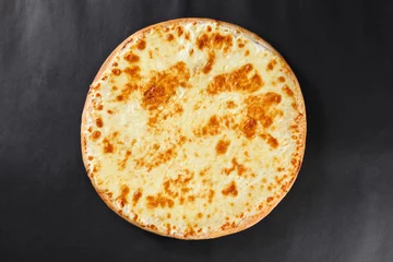 Papier Peint photo Lavable Pizzeria Savoureuse délicieuse pizza américaine maison rustique et savoureuse avec une croûte épaisse