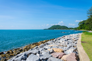 The Rock curve way for in the sea