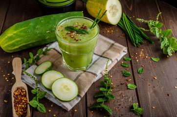 Cucumber smoothie with herbs and chili