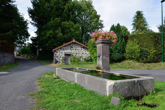 Fontaine et four &agrave; pain en Auvergne