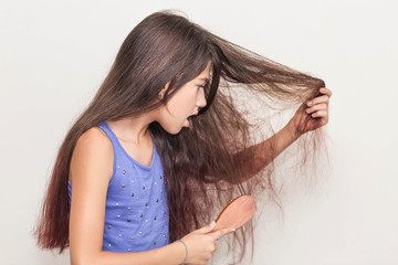 Fototapeta premium the girl is not satisfied with their hair
