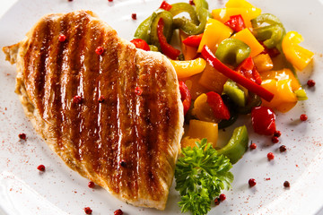 Grilled chicken fillet and vegetables 