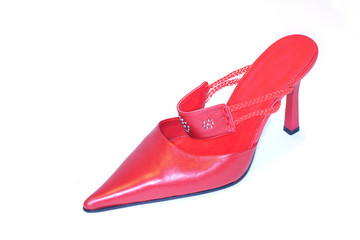 Красные  женские туфли на каблуках
