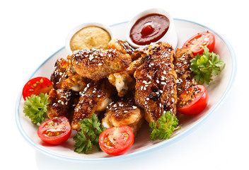 Grilled chicken wings and vegetables 