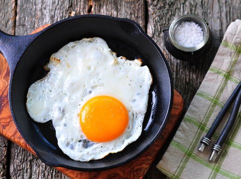 Breakfast the fried egg in a iron frying pan