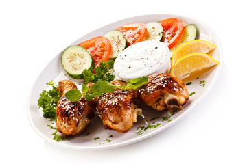 Grilled chicken drumsticks and vegetables 