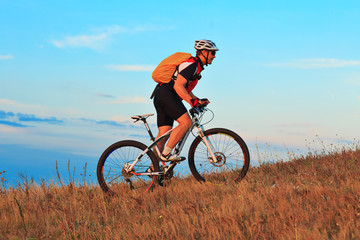 Fototapeta na wymiar Mountain Bike cyclist riding outdoor