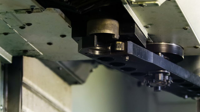 CNC machine change tool process 
