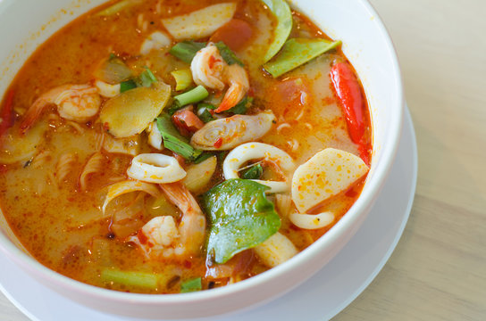 thai style noodle, tom yum kung