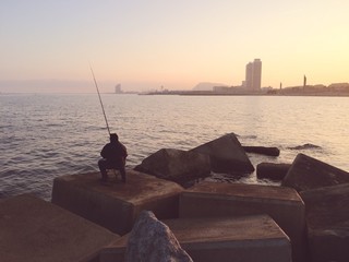 puesta de sol en el mar fon pescador