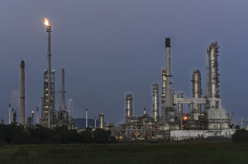 Fototapeta na wymiar Oil refinery at evening