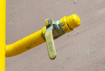 Handle gas pipe