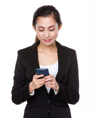 Asian businesswoman read on the cellphone