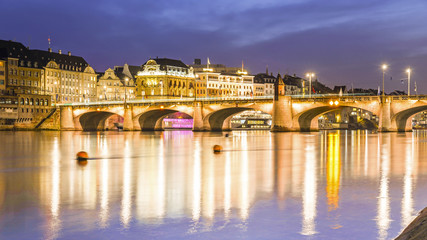 Fototapeta na wymiar mittlere Rheinbrücke Basel