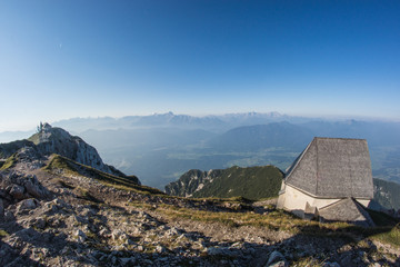 Kirche am Berggipfel
