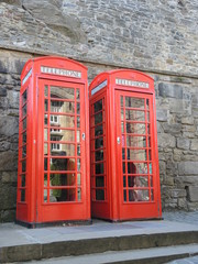 Cabines téléphoniques jumelles