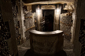 Fotobehang Catacombs of Paris - Skulls and Bones in the Realm of the Dead -7 © dirk94025