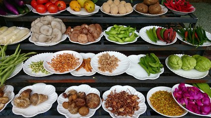 Gemüsesorten und Pilze für die Zubereitung für traditionelle Gerichte in Dali, yunnan