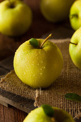 Raw Organic Golden Delicious Apples
