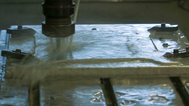 CNC milling aluminium plate with liquid