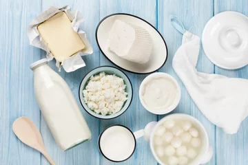 Abwaschbare Fototapete Milchprodukte Milchprodukte. Sauerrahm, Milch, Käse, Ei, Joghurt und Butter