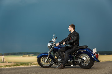 Obraz na płótnie Canvas Man resting on motorcycle