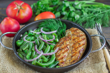 Grilled chicken breast and green beans