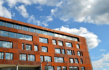 Moderne Bürofassade in Freiburg