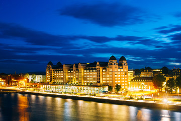 Fototapeta premium Night View Embankment In City Center in Oslo, Norway